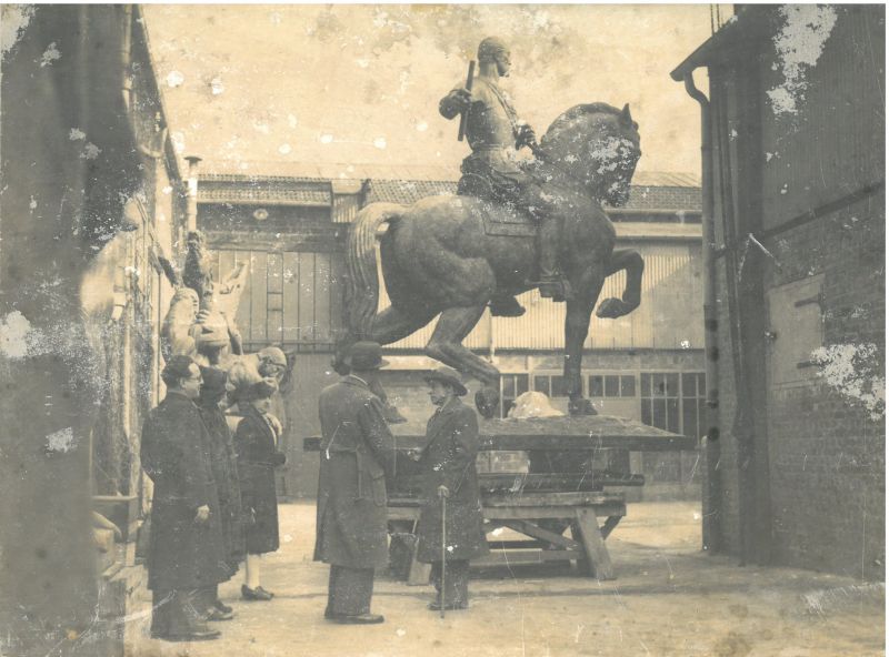 RFT.AVM.6.55.03 Estatua Ecuestre de Belalcázar. París, taller del fundidor Rudier anverso