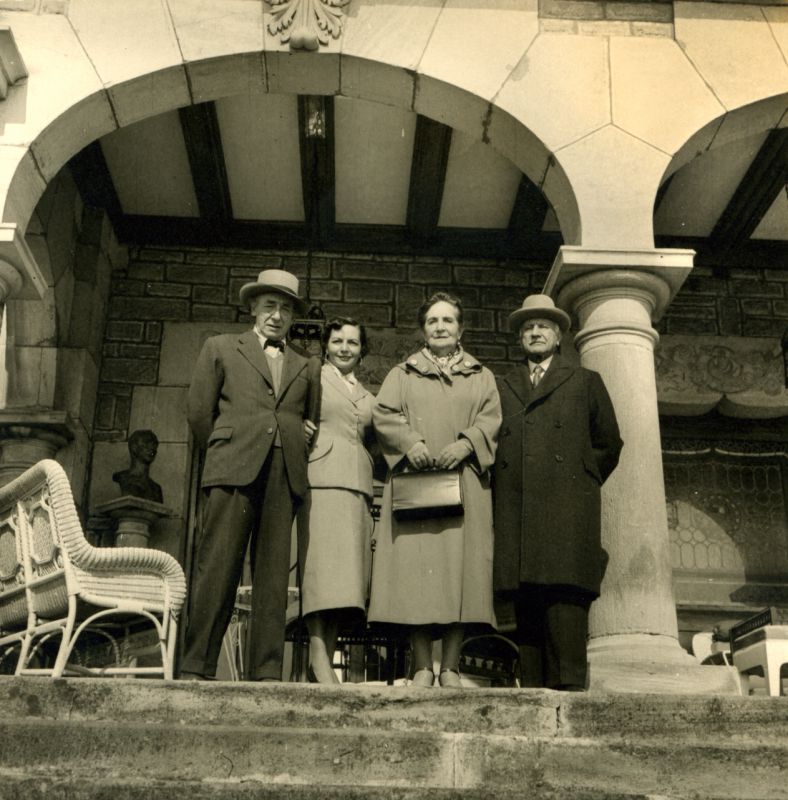 RFT.AVM.7.01.19. 1955 Zoila y sus padres