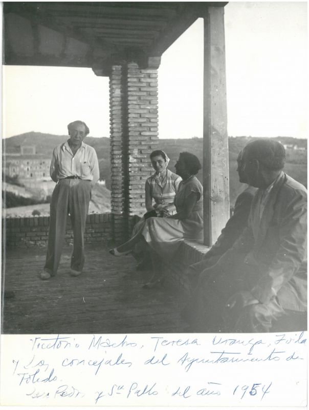 RFT.AVM.7.10.107. 29 junio 1954. Con Teresa Uranga y dos concejales del Ayuntamiento