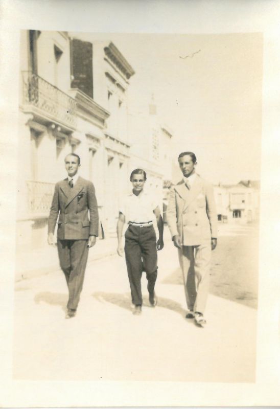 RFT.AVM.7.04.38. Oscar, hermano de Zoila con César de la Fuente y Salvador Villa