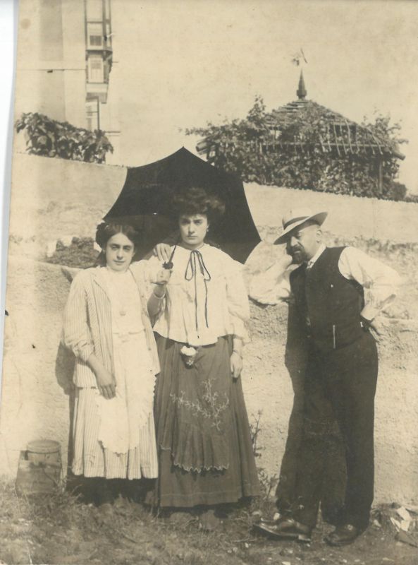 RFT.AVM.07.03.47. Padre de Victorio con hermanas Eloisa Y Josefina