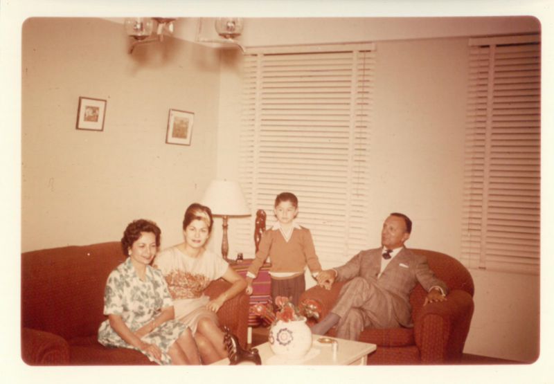 RFT.AVM.7.4.40. Zoila y familia de Dora. 1962. Miraflores